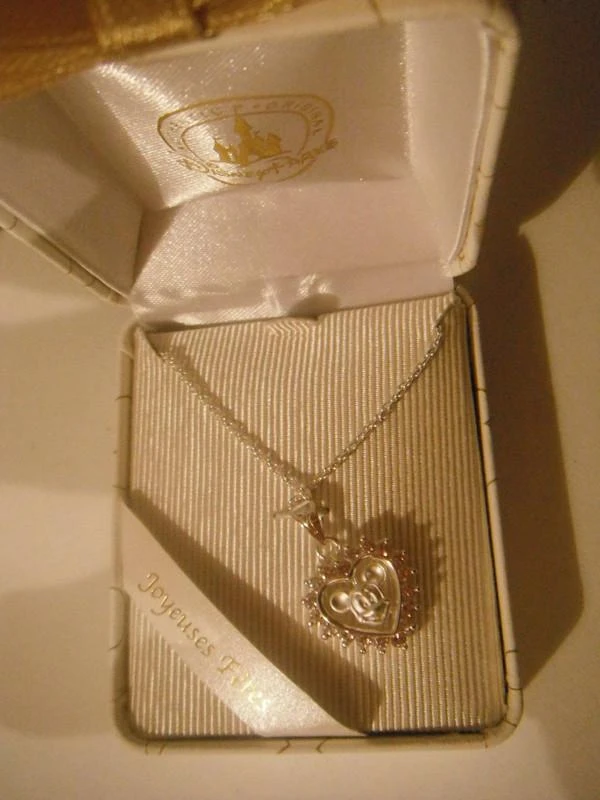 Ravissant collier + pendentif minnie +strass dans coeur disney disneyland paris